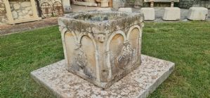 Stone well with coats of arms and rosettes